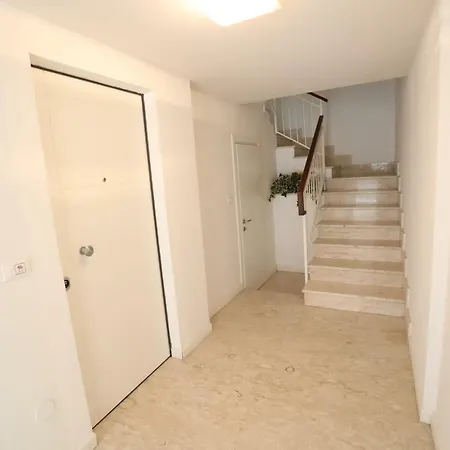 Casa Magenta 3 *